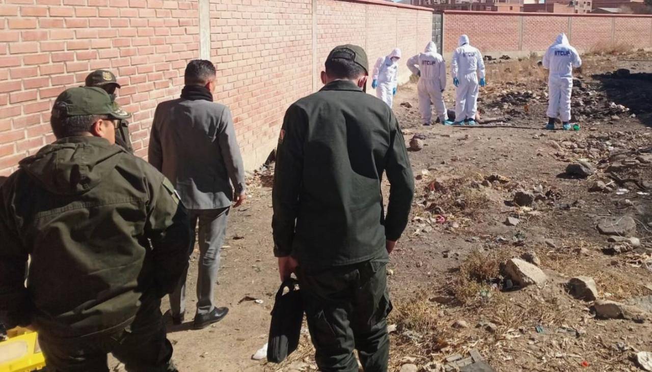 Hallan el cuerpo sin vida de un hombre en un callejón y autopsia determina que fue golpeado en la cabeza
