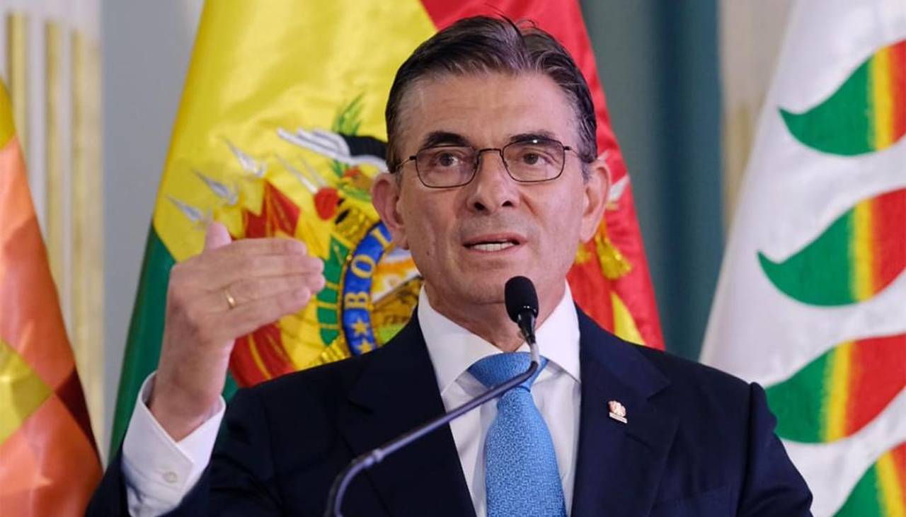 Gobierno aprueba DS 5654 y limita los descuentos por planilla a servidores públicos y jubilados