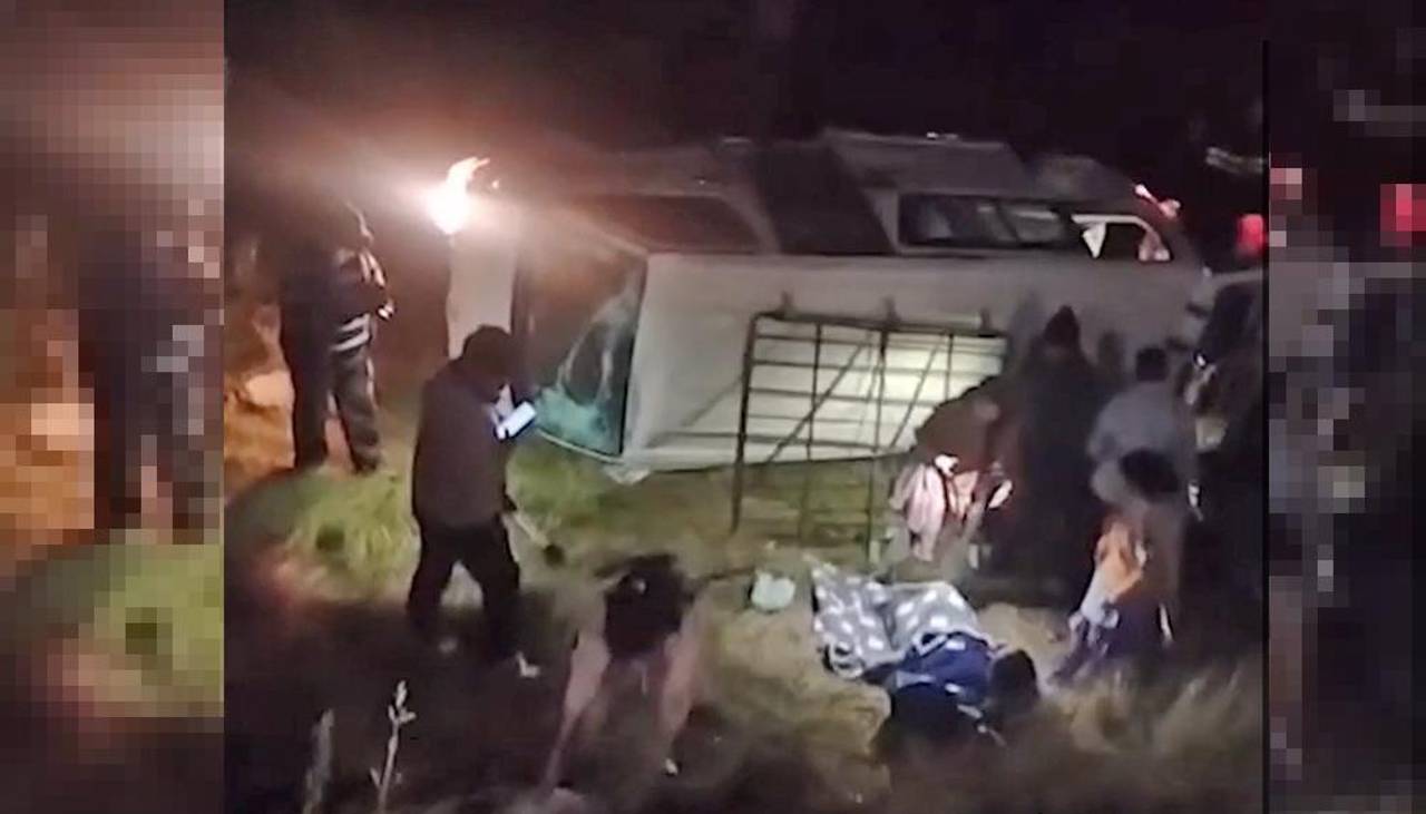 Pasajeros heridos tras el vuelco de un minibús en la ruta nueva Cochabamba - Santa Cruz