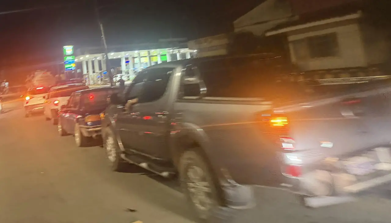 Vicepresidente cívico cruceño sobre filas en surtidores: “Hay combustible, pero no lo están liberando porque tienen temor con sus aditivos”