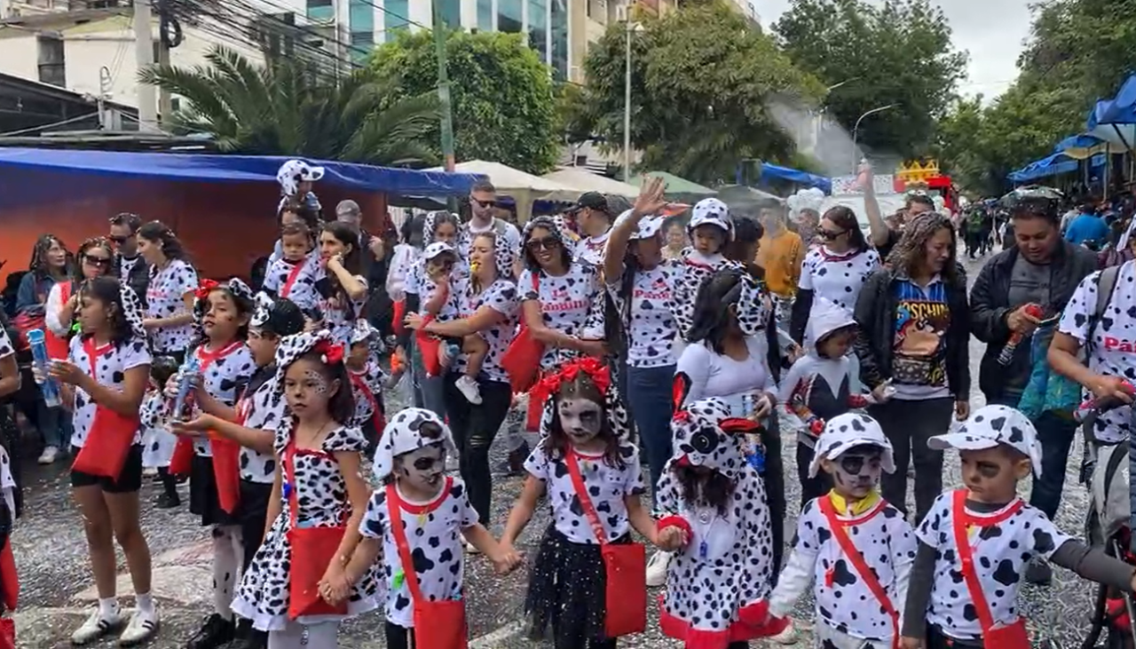 Color y diversión, así se vive el Corso Infantil y de Mascotas en Cochabamba