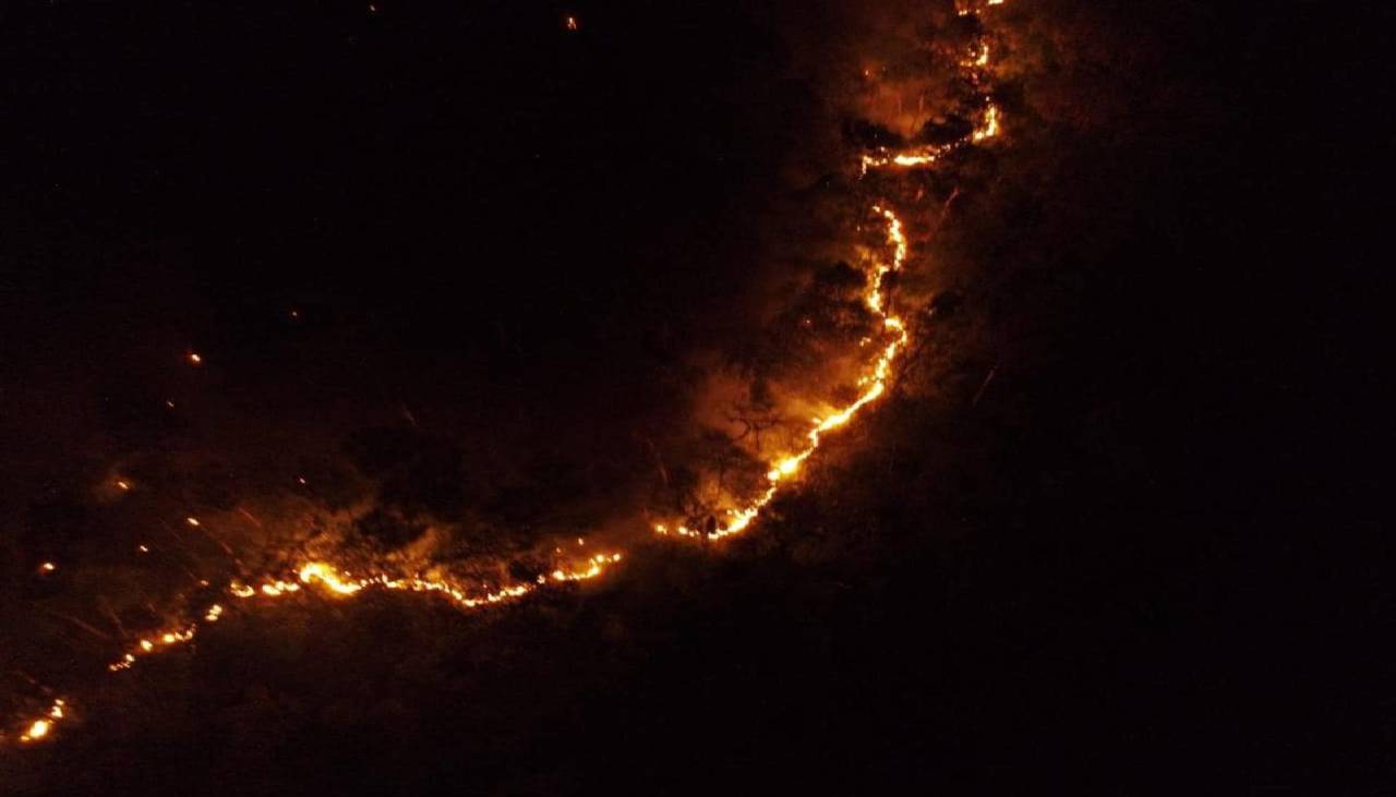 Tras las lluvias, los puntos de fuego activos en el país bajaron de 70 a 56, según el Gobierno