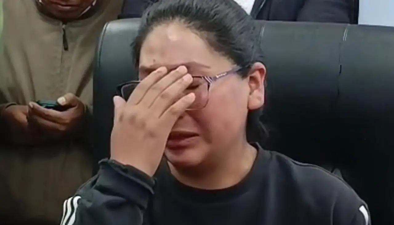 “Ser mujer y estar en la política es un delito en este país”: Eva Copa se quebranta en su despedida de la Alcaldía alteña