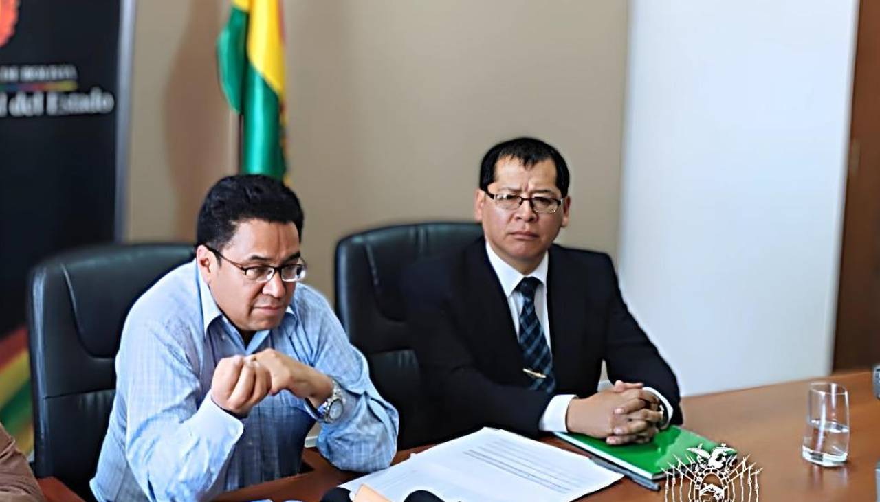Caso consorcio: Activan alerta migratoria para el exministro Siles y el expresidente del TDJ de La Paz