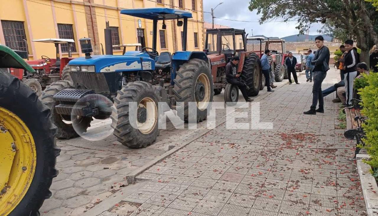 Productores realizan un ‘tractorazo’ en Vallegrande en demanda de diésel