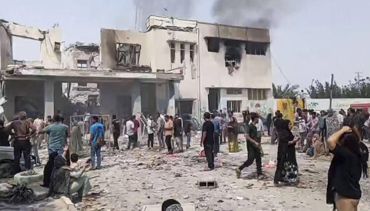 Trump culpa a Irán del bombardeo en una escuela de niñas que dejó casi 180 muertos