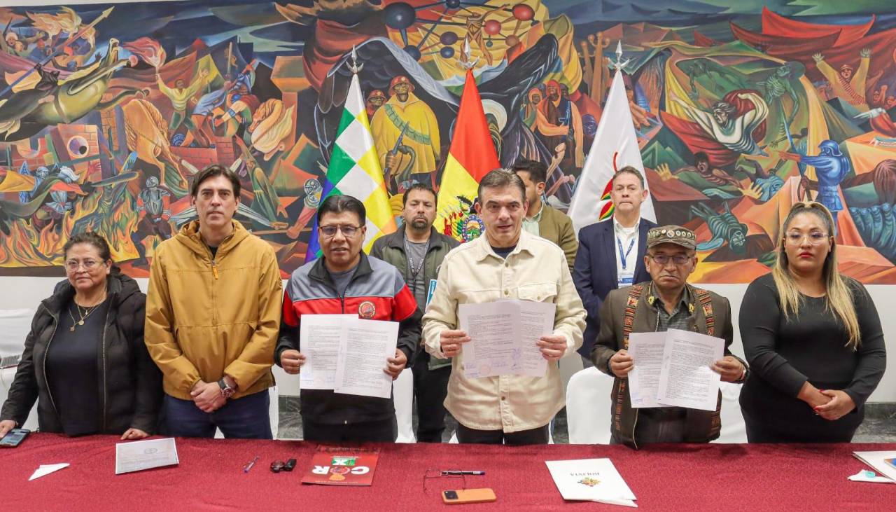 Rodrigo Paz acuerda con la COR de El Alto y el Magisterio y aísla a Mario Argollo y Evo Morales