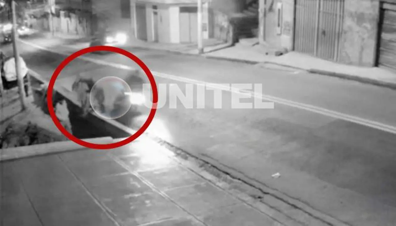 Imágenes sensibles: Cámara capta el atropello de un motociclista a una embarazada y su familia