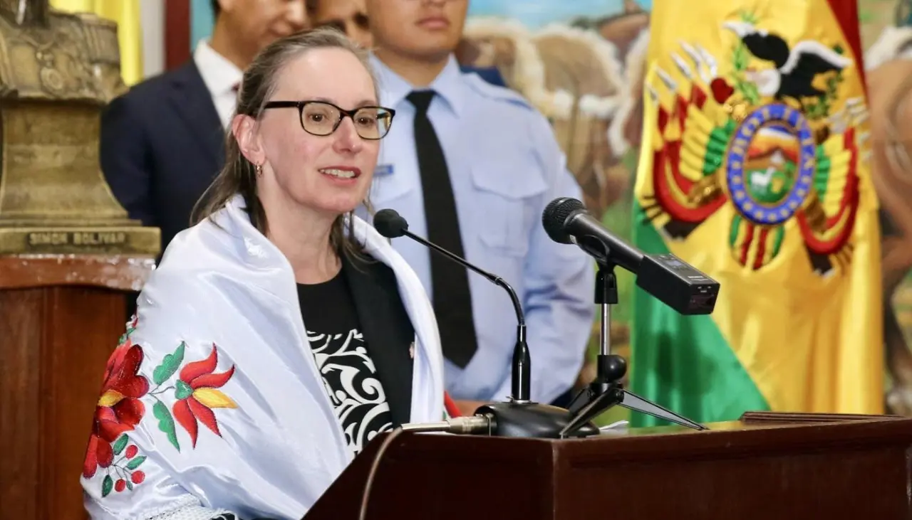 Debra Hevia concluye su gestión como jefa de misión en la Embajada de EEUU en Bolivia