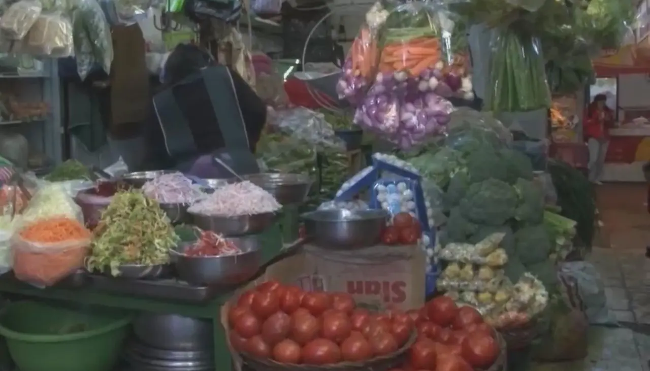 Llegan verduras y pollo a Cochabamba y los precios comienzan a bajar en los mercados