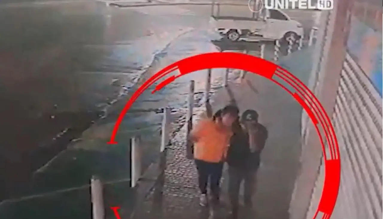 Video muestra los últimos minutos con vida del hombre que apareció muerto en un canal de drenaje