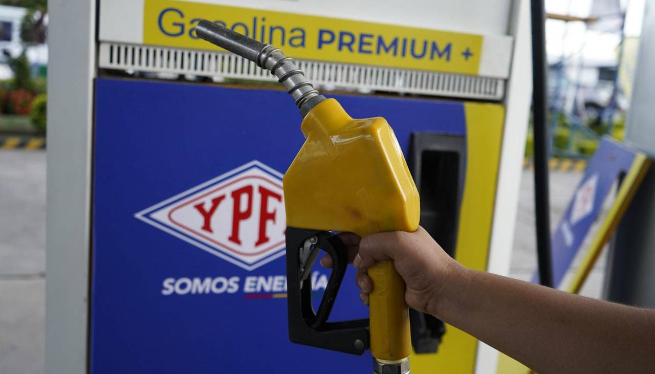Asosur reporta falta de gasolina Premium Plus en el eje central y de diésel Oil Plus en Santa Cruz