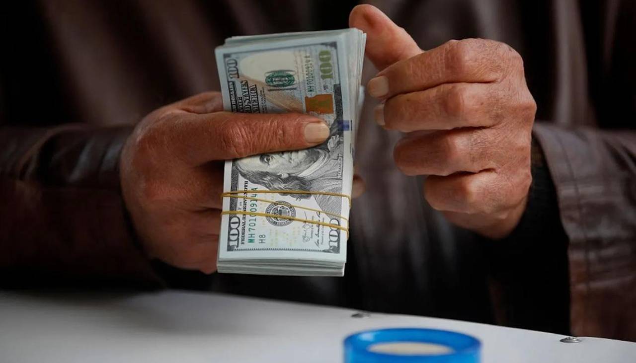 Subida del dólar: Ministro estima que en “dos o tres semanas” se estabilice el tipo de cambio en Bolivia