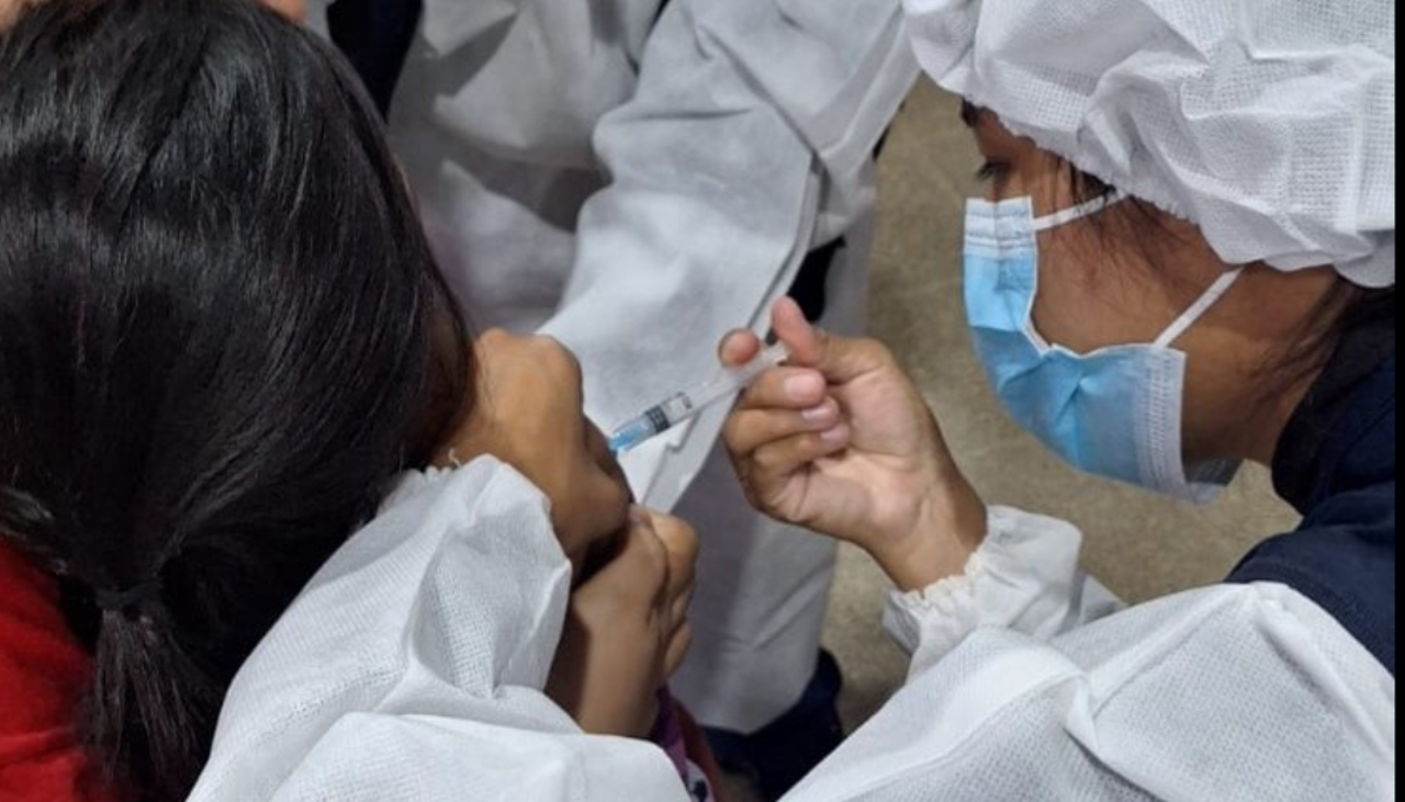 “La vacuna le salvó la vida”: Niña con fiebre amarilla sale de terapia intensiva en Santa Cruz 