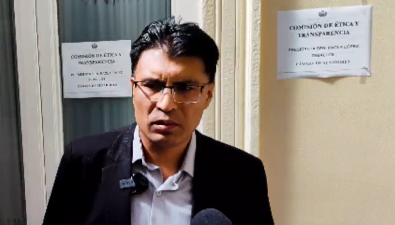 Piden su expulsión del Senado: Comisión de Ética admite denuncia contra Nilton Condori por respaldar los bloqueos