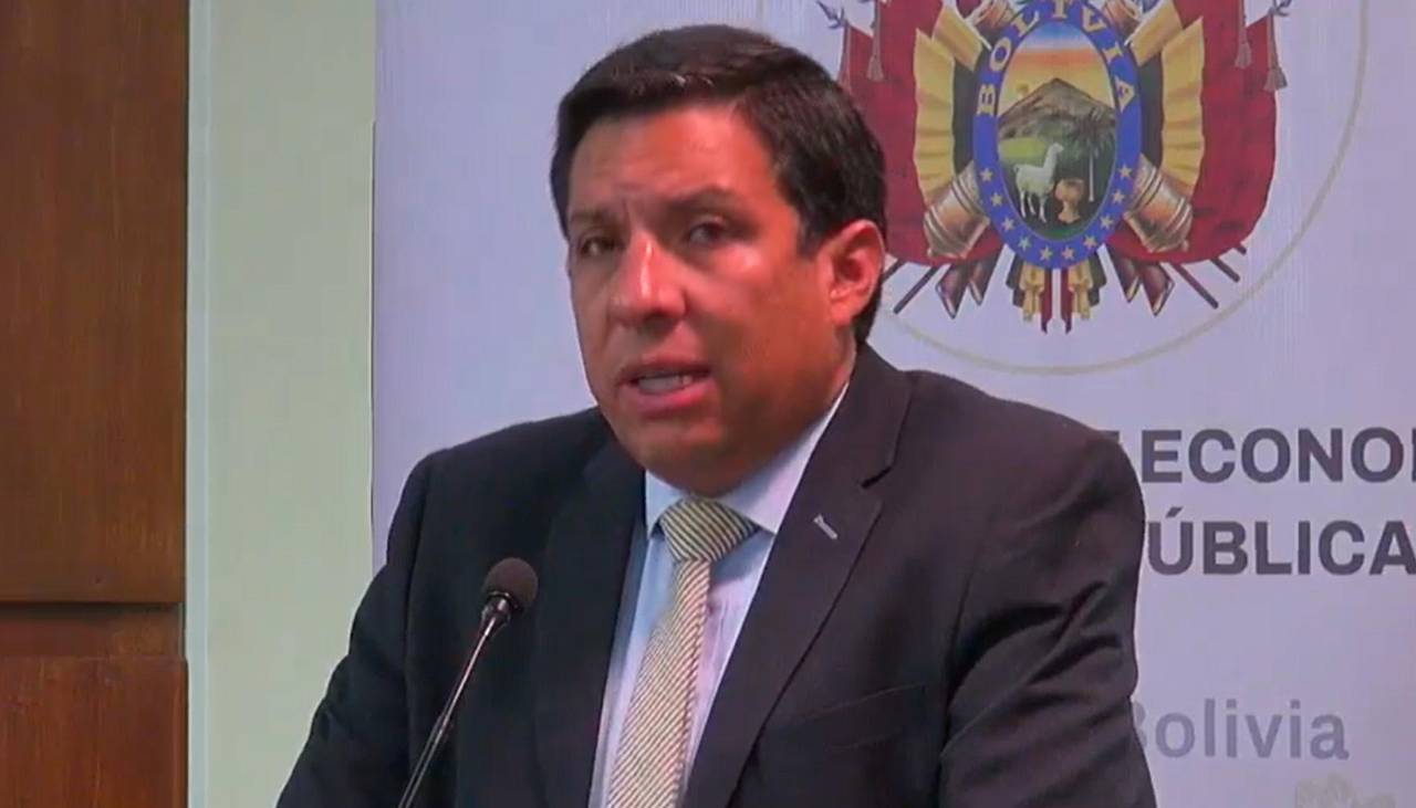 Posesionan a Carlos Gonzalo Jáuregui Cisneros como nuevo director de la Unidad de Investigaciones Financieras