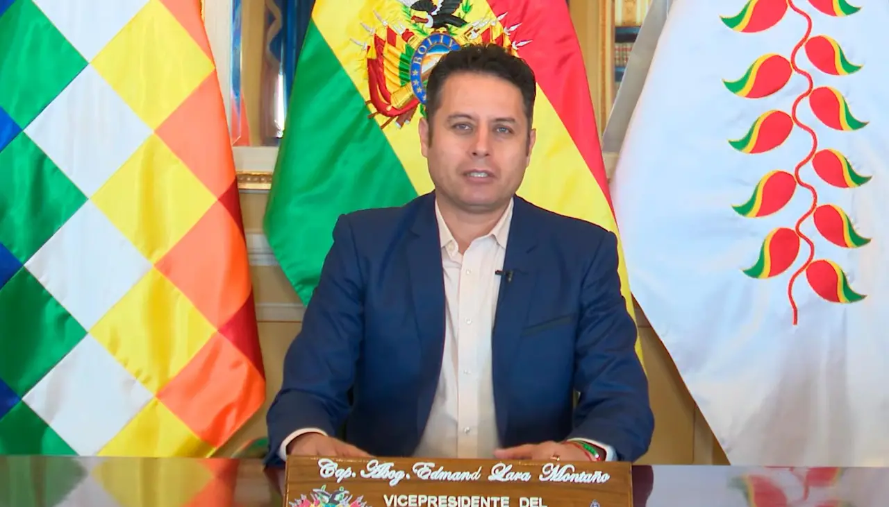 Lara se estrella contra el DS 5503 en su mensaje navideño