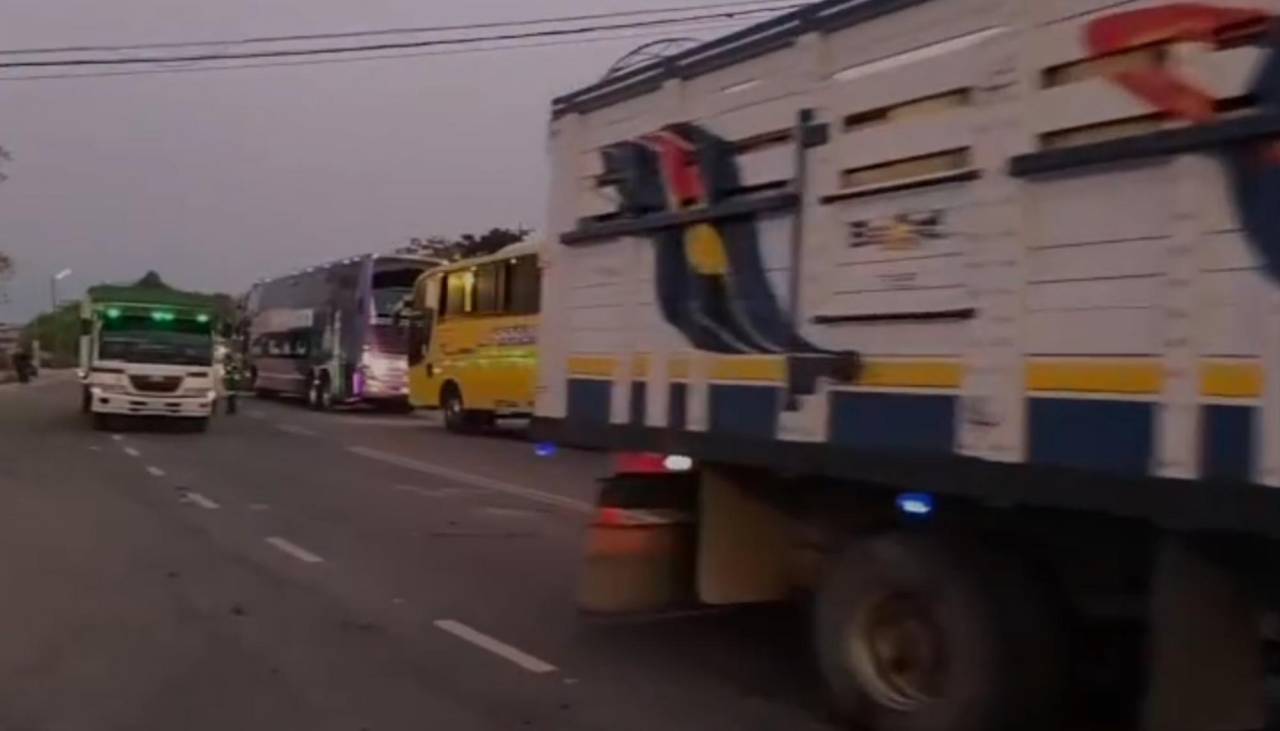 Levantan bloqueo en Mairana, ruta de los valles cruceños que une Santa Cruz y Cochabamba por la antigua carretera