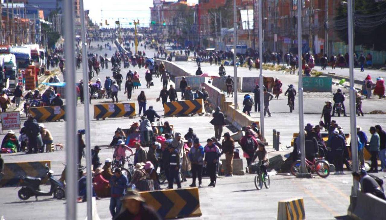 Más de $us 1.680 millones: El duro golpe que los bloqueos dejan en la economía de Bolivia y pone en jaque a la industria 