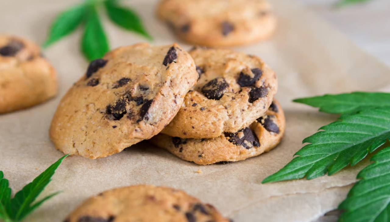 Vendían galletas con marihuana en plena plaza principal; dos jóvenes fueron aprehendidos