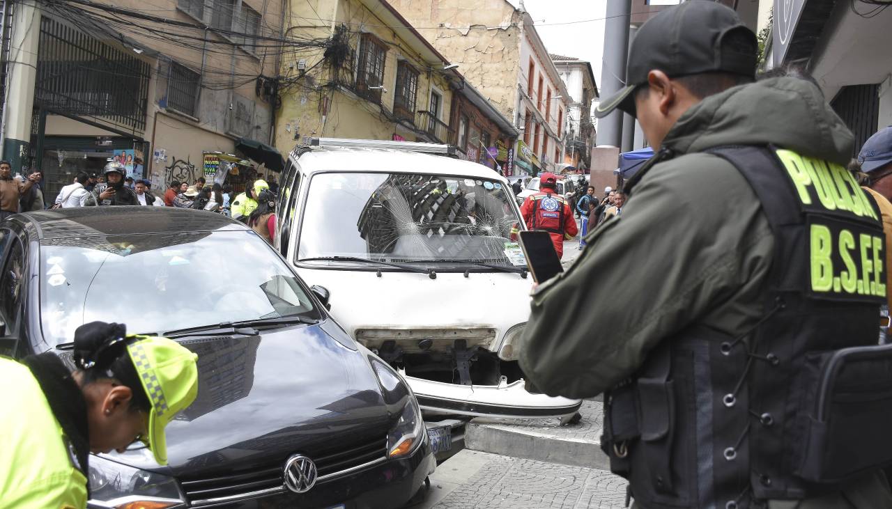 Envían a la cárcel con detención preventiva al chofer que atropelló a dos mujeres en La Paz