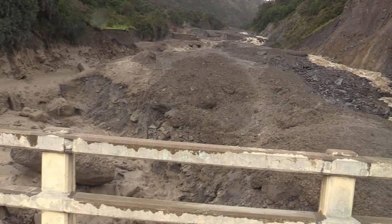 Cochabamba: Defensa Civil señala que mazamorra afectó a las dos plataformas del puente San Miguel