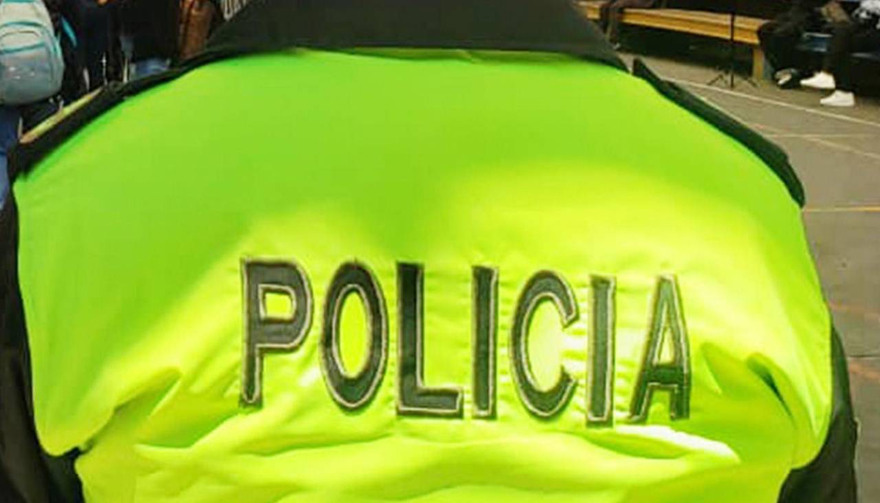 Policía arresta a más de 90 personas en tres bares clandestinos de El Alto