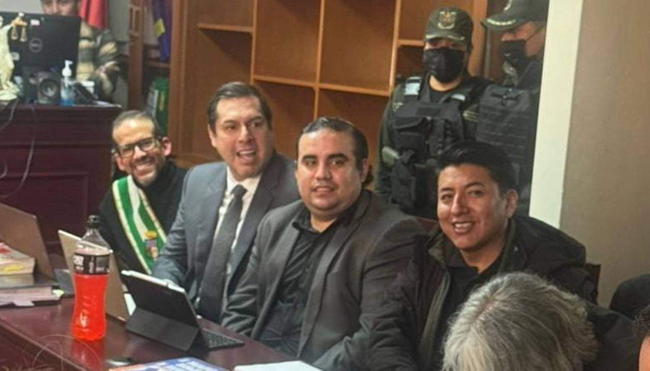 Convocan a Camacho y Pumari a una audiencia el lunes para considerar su detención en el caso por la crisis del 2019