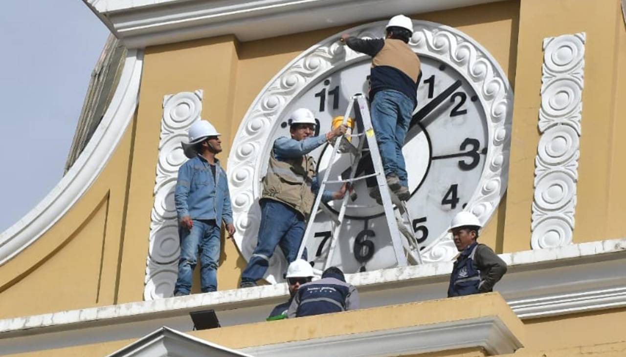 Tras 11 años, el Reloj del Palacio Legislativo deja de girar al revés