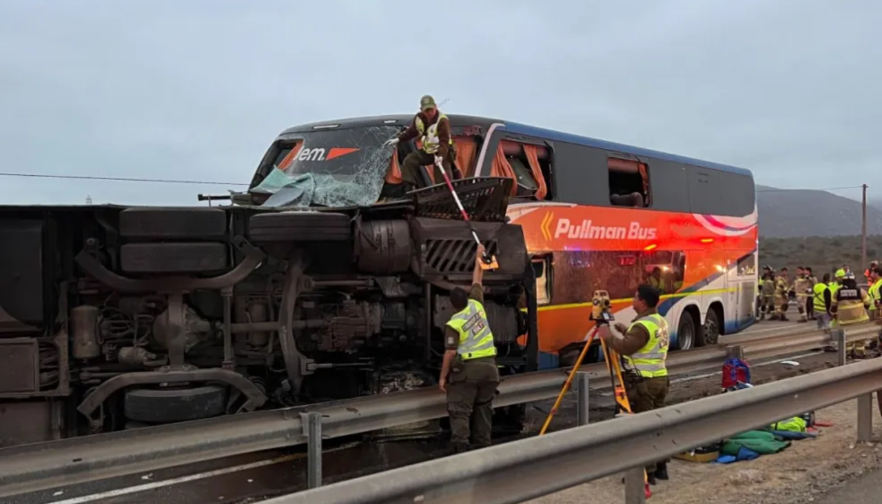 Seis muertos y cerca de 11 heridos, dos en riesgo vital, deja accidente de buses en Chile