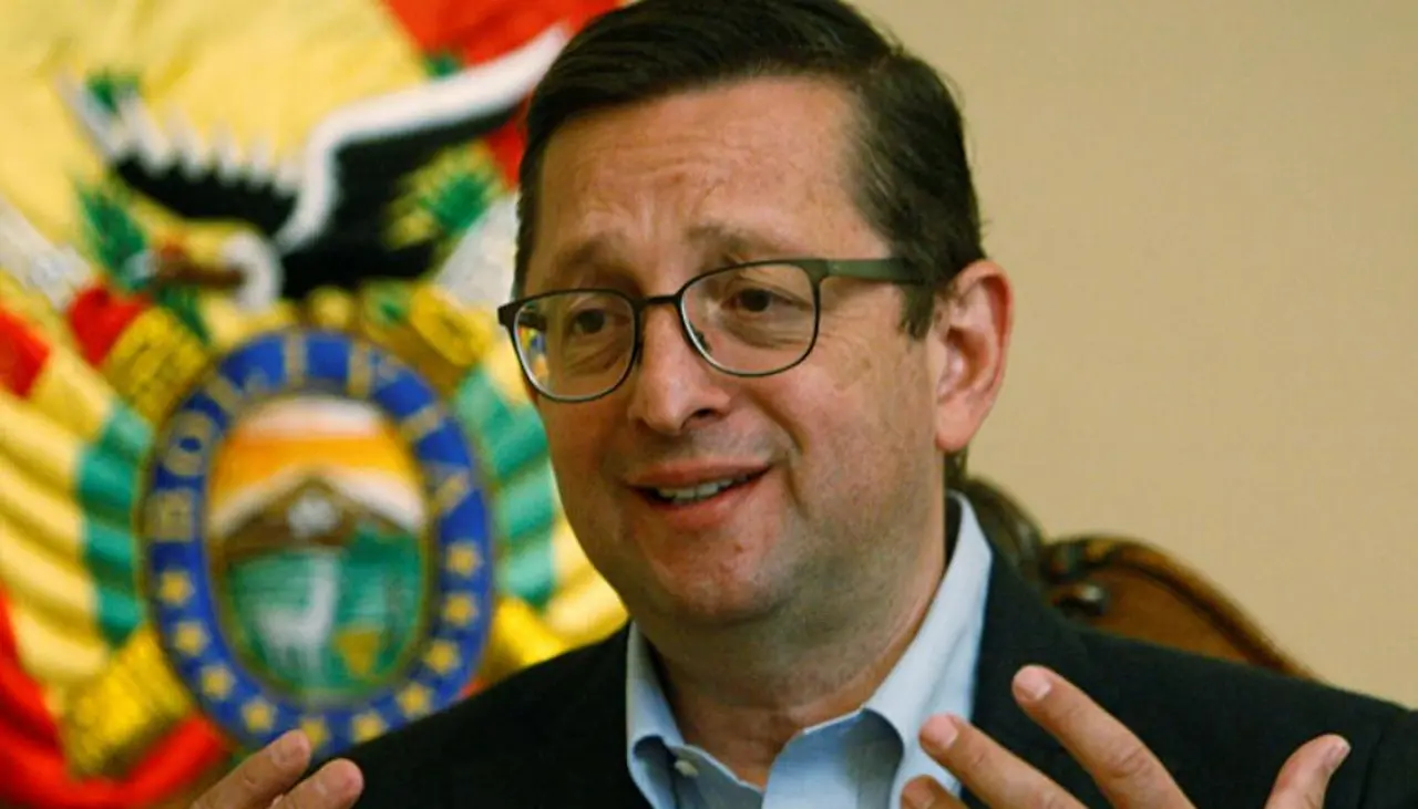 “No tenemos los dólares para garantizar la subvención de la gasolina y diésel”, dice expresidente del Senado