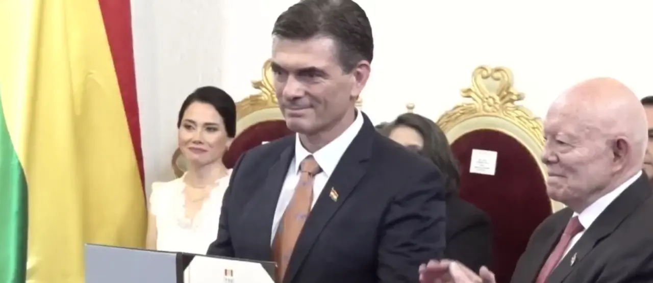 El TSE entrega credenciales a Paz y Lara: “Es la hora de las grandes decisiones”