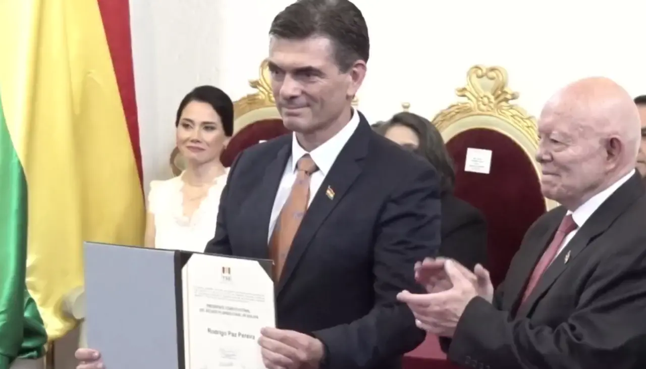 El TSE entrega credenciales a Paz y Lara: “Es la hora de las grandes decisiones”