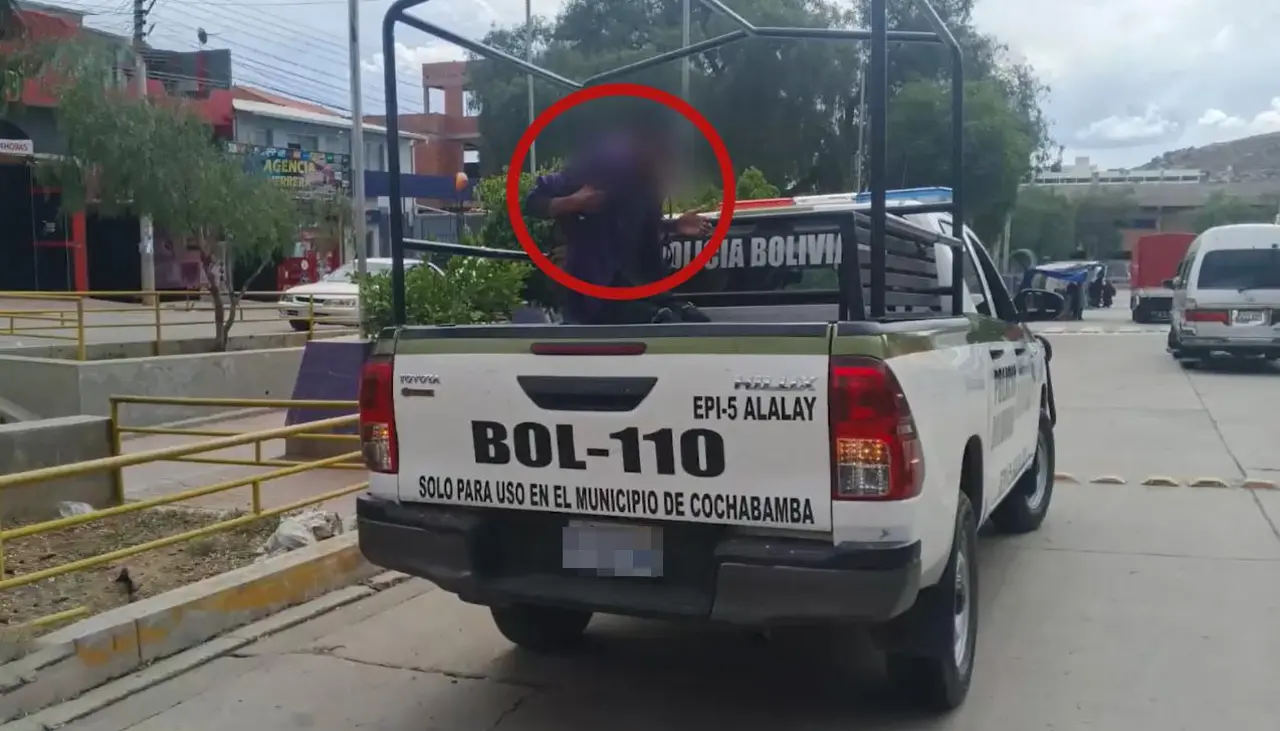 Hombre es aprehendido tras ser sorprendido ofreciendo revistas pornográficas frente a un colegio