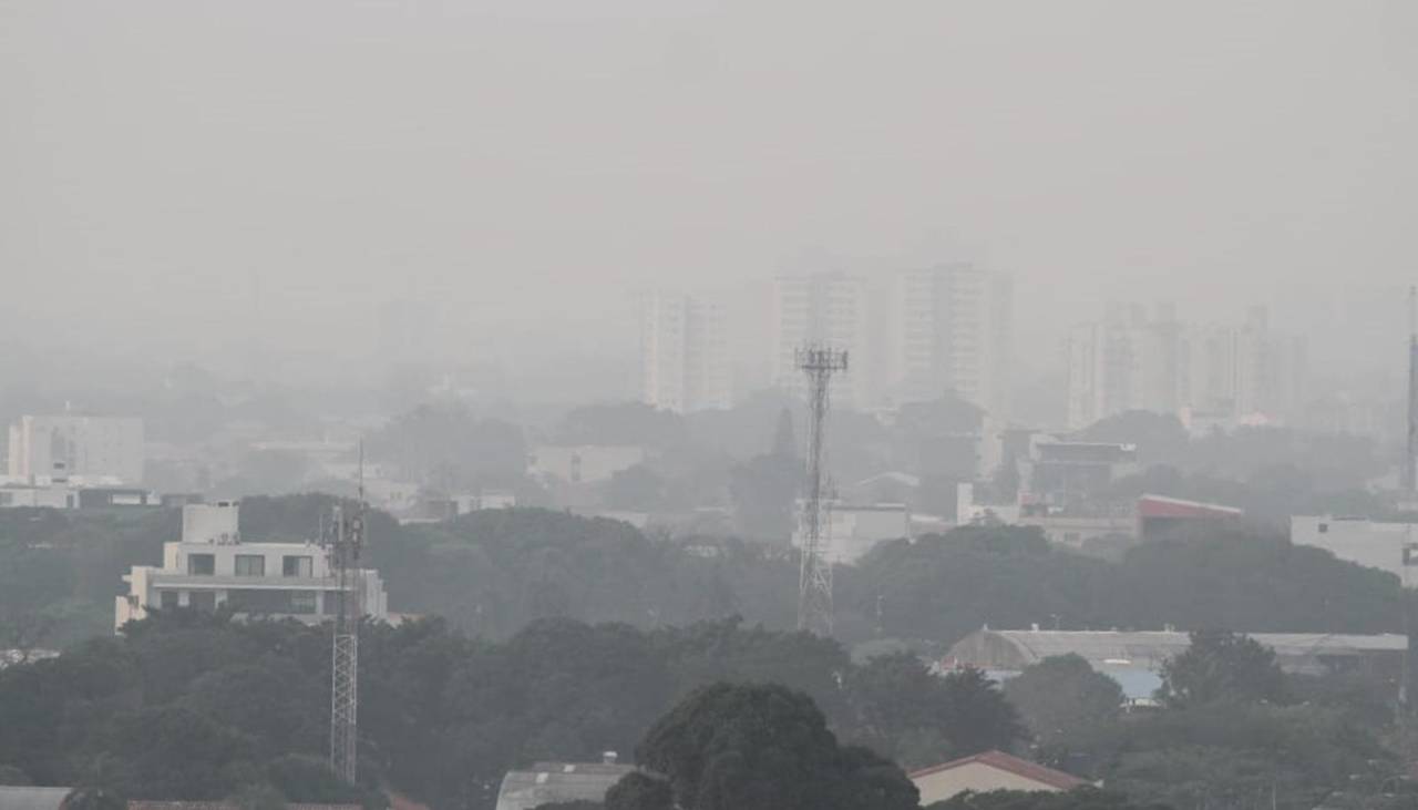 Nueva jornada de intensa humareda en Santa Cruz, la capital sufre la contaminación de los incendios forestales