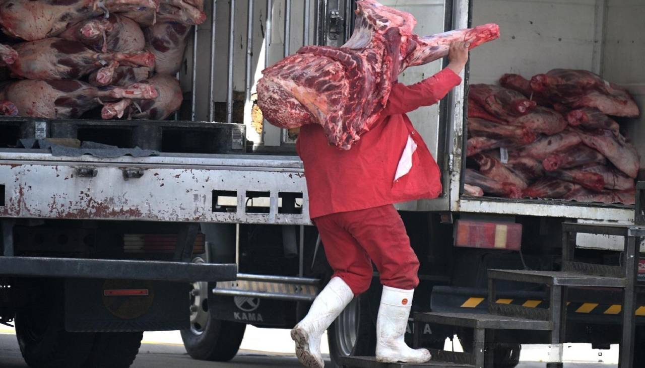 La Paz requiere 105.000 kilos de carne de res diarios; ganaderos ven que bloqueos agravan el desabastecimiento