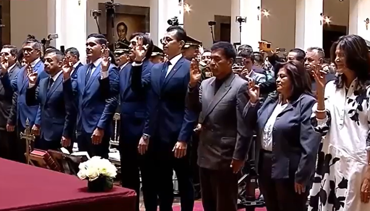 En directo: Rodrigo Paz posesiona a su primer gabinete de ministros