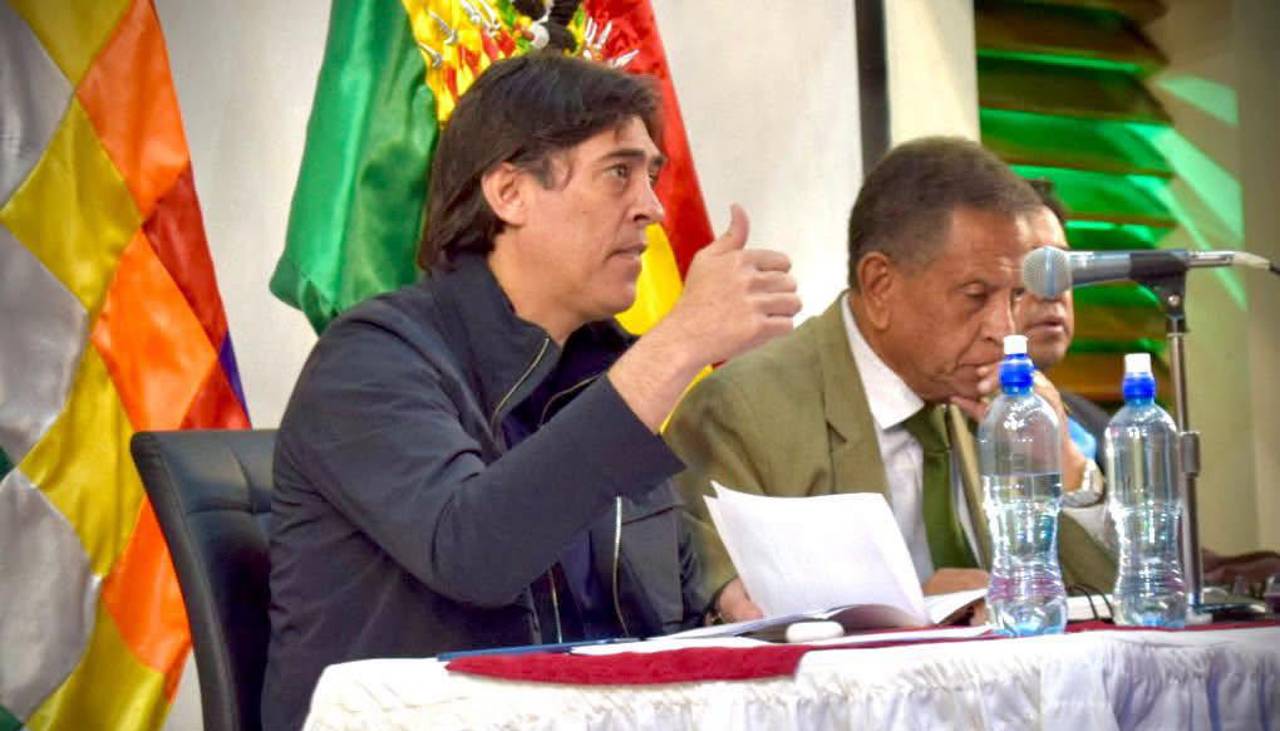 Gobierno convoca a la Confederación de Choferes para dialogar el martes