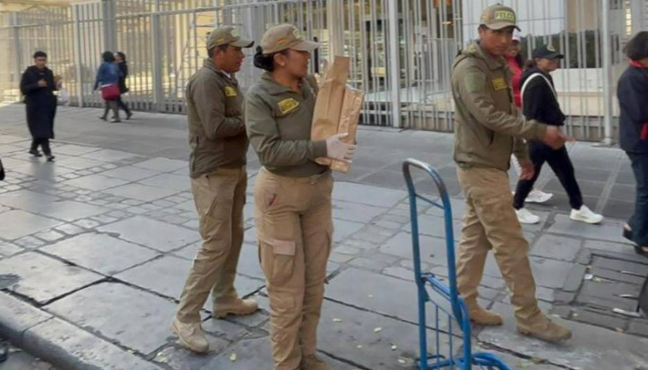 Fiscalía y Policía secuestran documentos de YPFB por presunto sobreprecio en compra de crudo