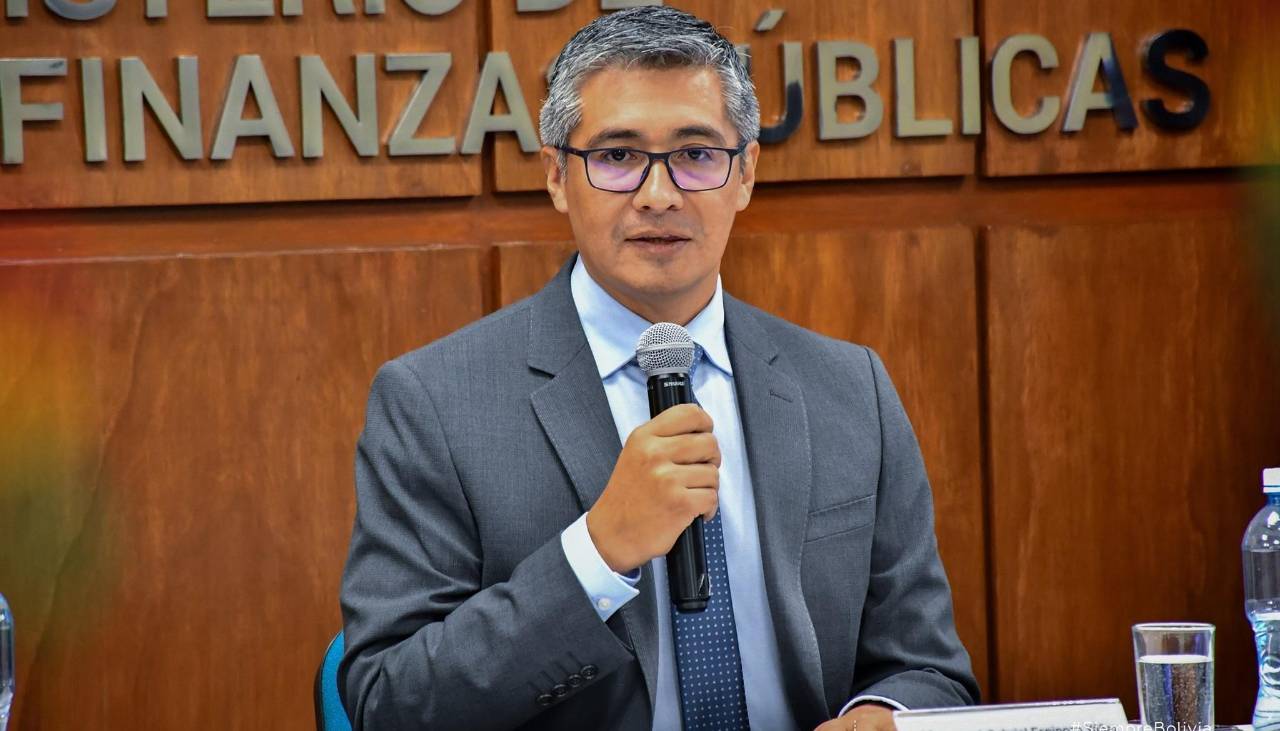 Tras la salida de Espinoza, sugieren un ministro titular de Economía que dé continuidad al acuerdo con el FMI