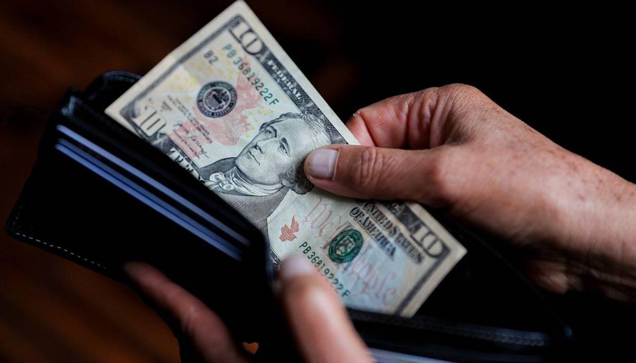 Dólar oficial cae por debajo de los Bs 11 y registra su mayor baja desde la vigencia del régimen flexible