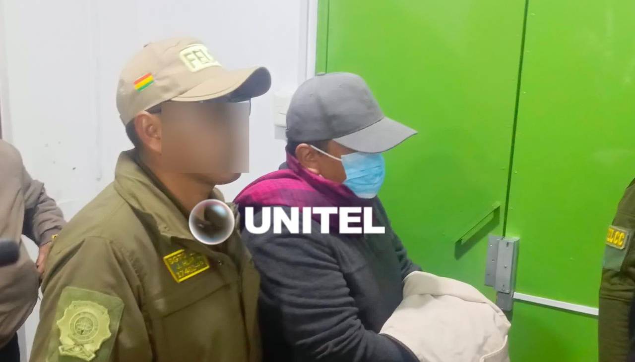 Tres policías son acusados de extorsionar a comerciantes de celulares y quedarse con su mercadería en El Alto 