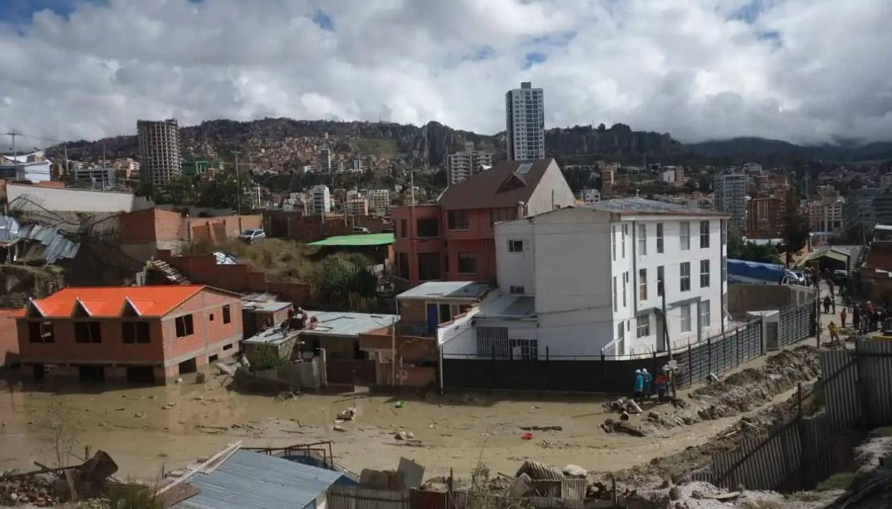 Autoridades confirman la búsqueda de una niña tras caída de mazamorra en Bajo Llojeta