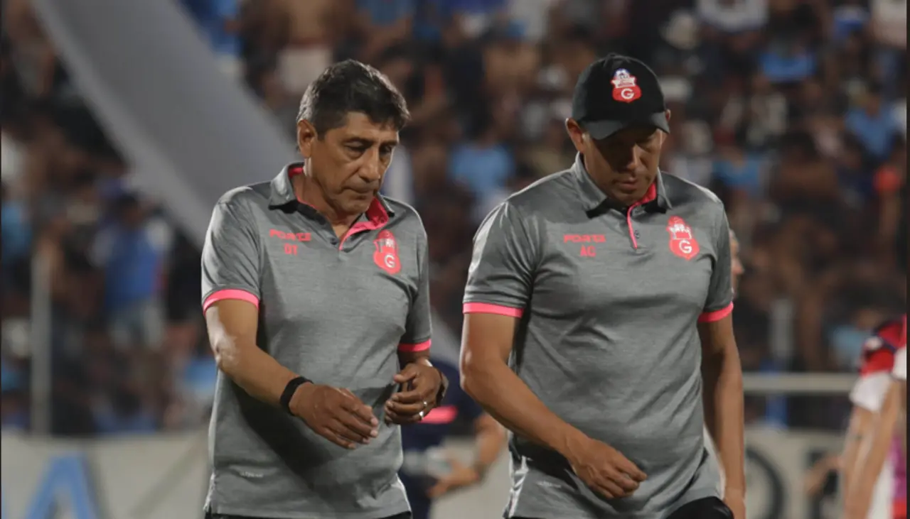 Alberto Illanes, técnico de Guabirá, sufre un infarto en la previa a un partido de fútbol