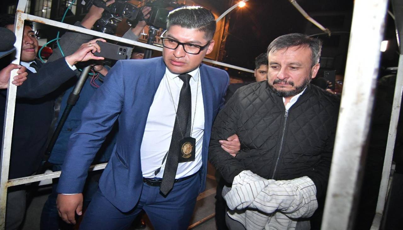 Tras prestar su declaración, el exministro Medinaceli es trasladado a celdas policiales