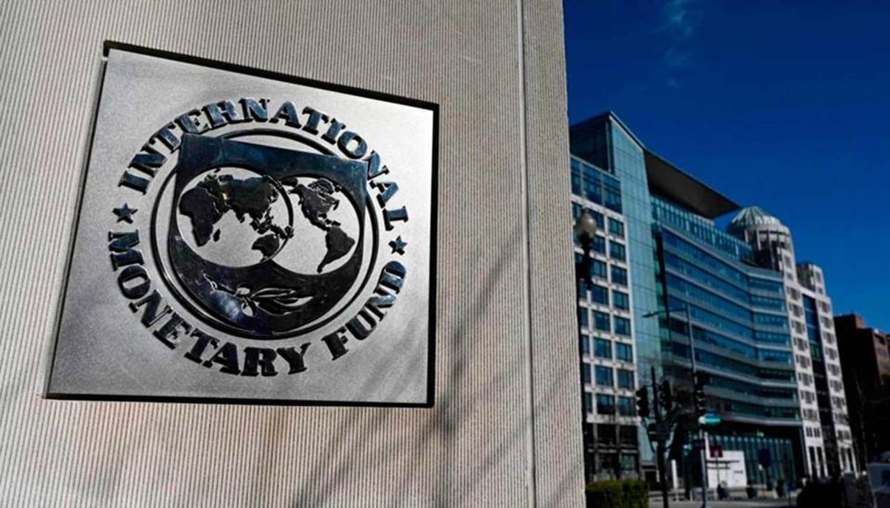 Según Bloomberg, Bolivia anunció a inversores que un acuerdo con el FMI y la unificación cambiaria están cerca 