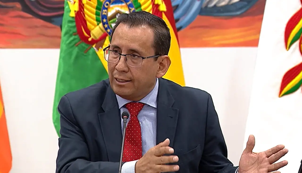 Gobierno: Con la pérdida de las empresas públicas “se podían construir 30 hospitales y 900 mega construcciones educativas”