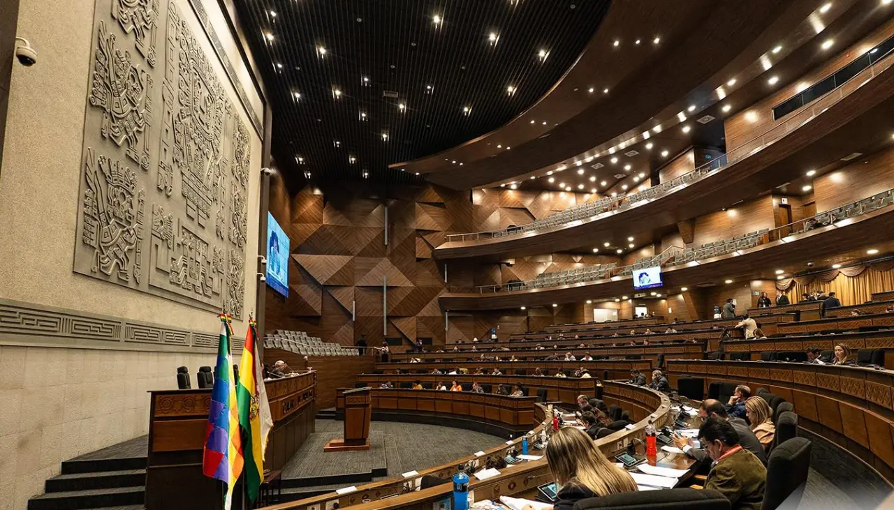 Presidente de Diputados se reúne con jefes de bancada para allanar el debate del PGE 2026