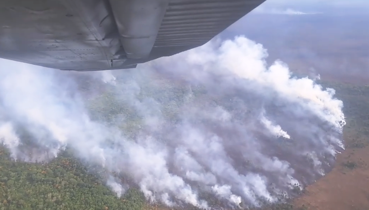 El Parque Madidi arde hace casi dos semanas y el fuego arrasa “selva virgen”; un helicóptero y brigadas ingresan a la zona