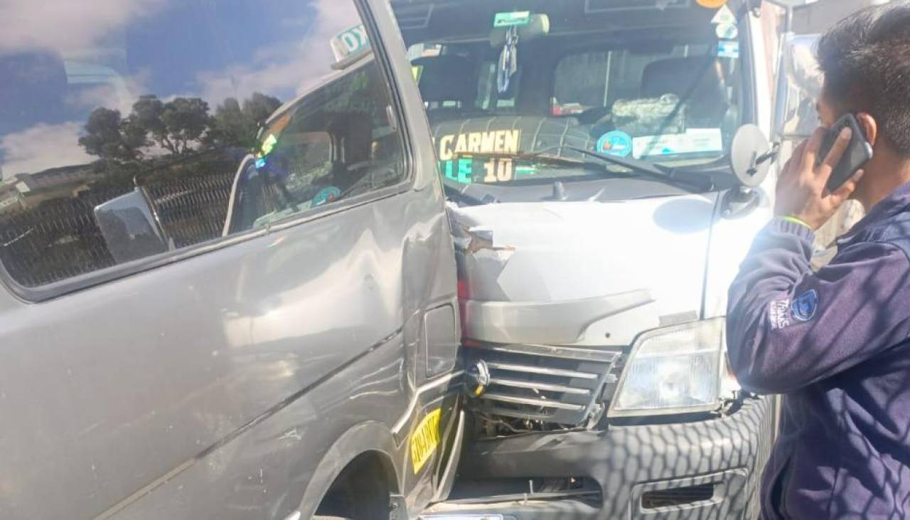 Seis heridos en colisión múltiple en la autopista La Paz - El Alto; el chofer protagonista huyó y luego se entregó, dice la Policía